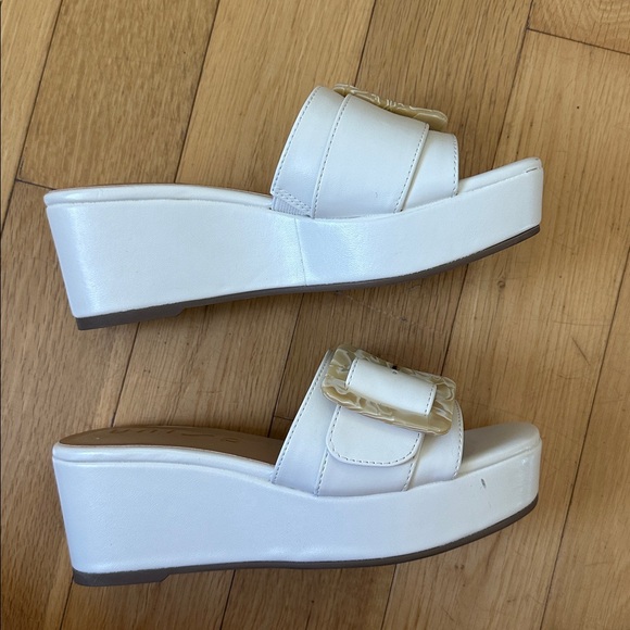 Ivory sandals - Picture 4 of 4